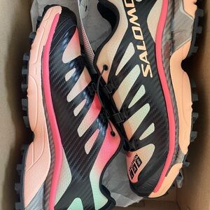 Salomon Black and Pink Athletic Shoes with Modern Silhouette